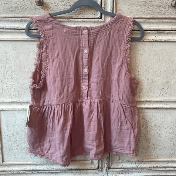 Button back sleeveless top - Picture 2 of 3